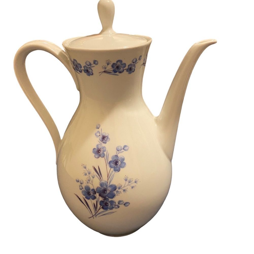 Vintage Bareuther Waldsassen  Bavaria Teapot white with blue flowers